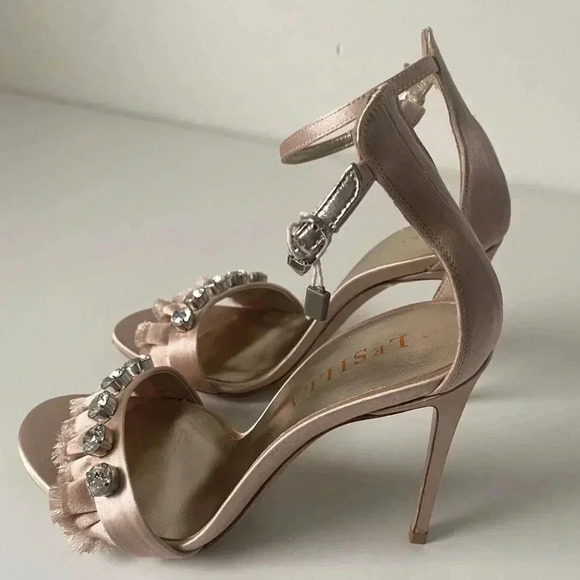 Le Silla Handmade Silk Nude Heels Size 6 NWOT - Picture 4 of 12